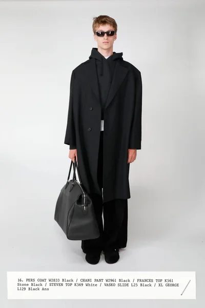 Look 16